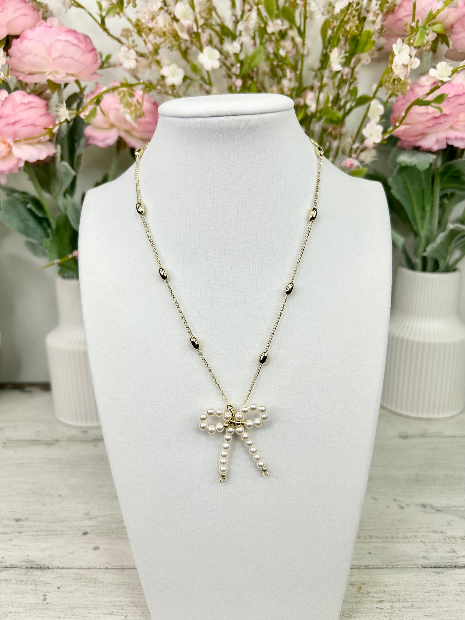 PRETTY PEARL BOW NECKLACE