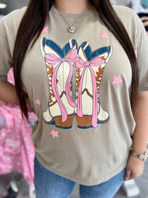 PINK BOW BOOTS TEE