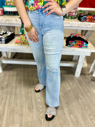 ALI HIGH WAISTED JUDY BLUE DESTROY 90'S STRAIGHT JEANS