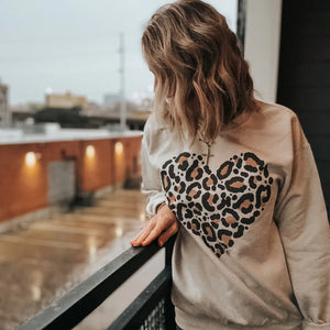 LEOPARD HEART SWEATSHIRT