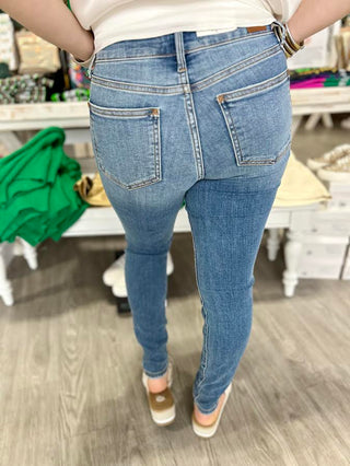 NEW GIRL VINTAGE SKINNY JUDY BLUE JEANS