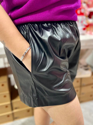 BLACK HIGH WAISTED ELASTIC SHORTS