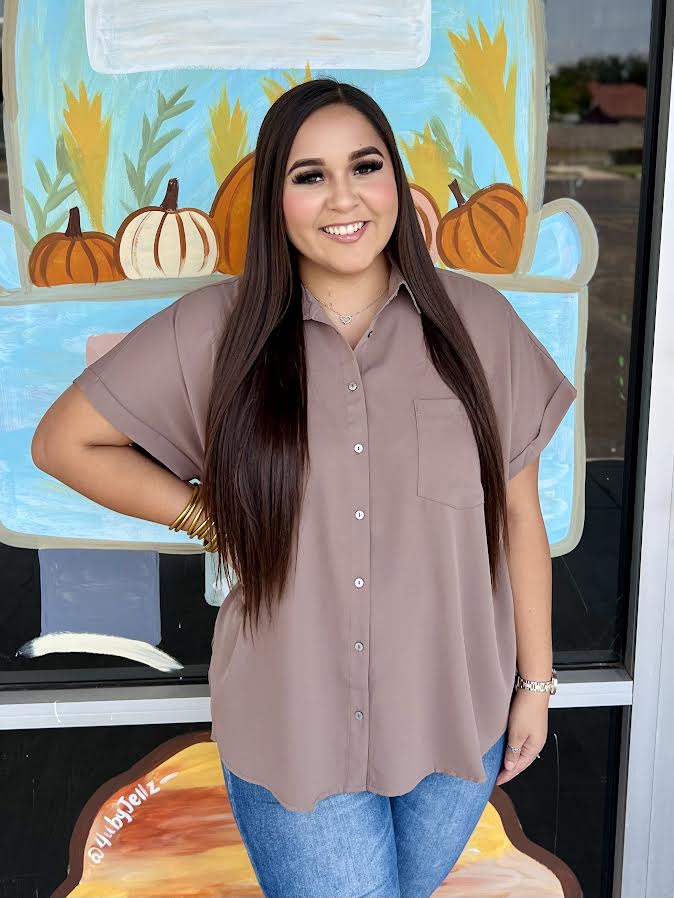 CRISP MOCHA BUTTON UP TOP