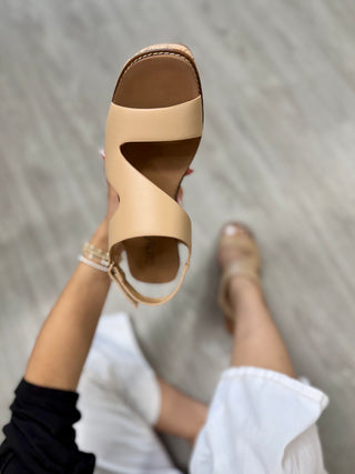 CORKY'S STEPPIN OUT TAUPE