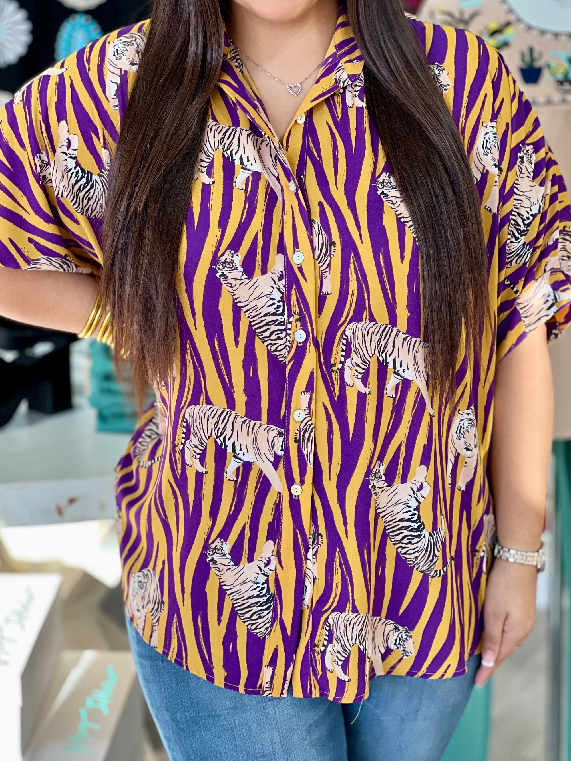 ROARING LSU TIGER BUTTON UP