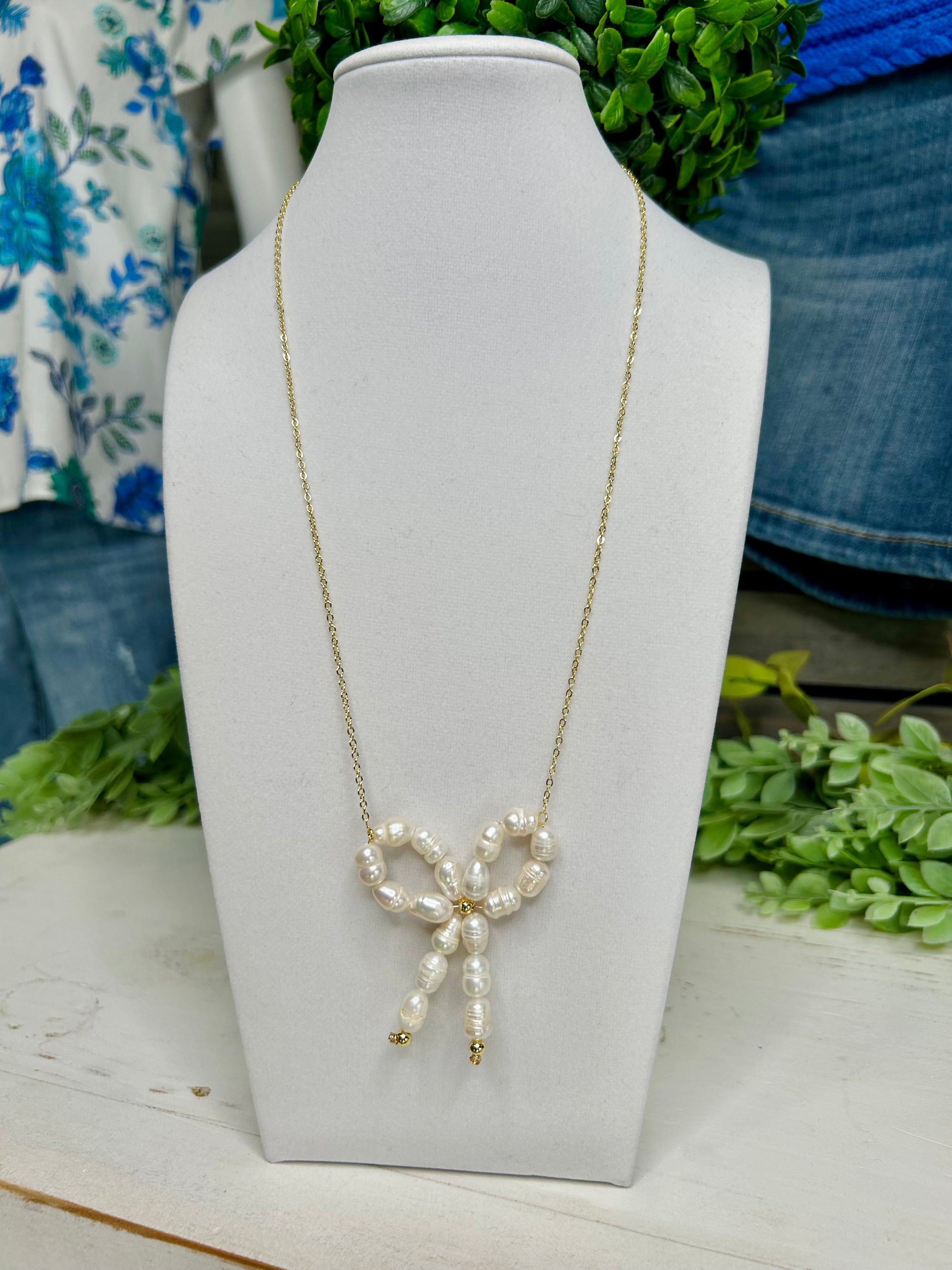 FRESH PEARL BOW NECKLACE