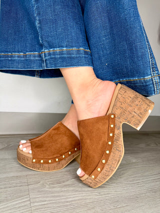 Corky's: Gaslight Wedge -chestnut