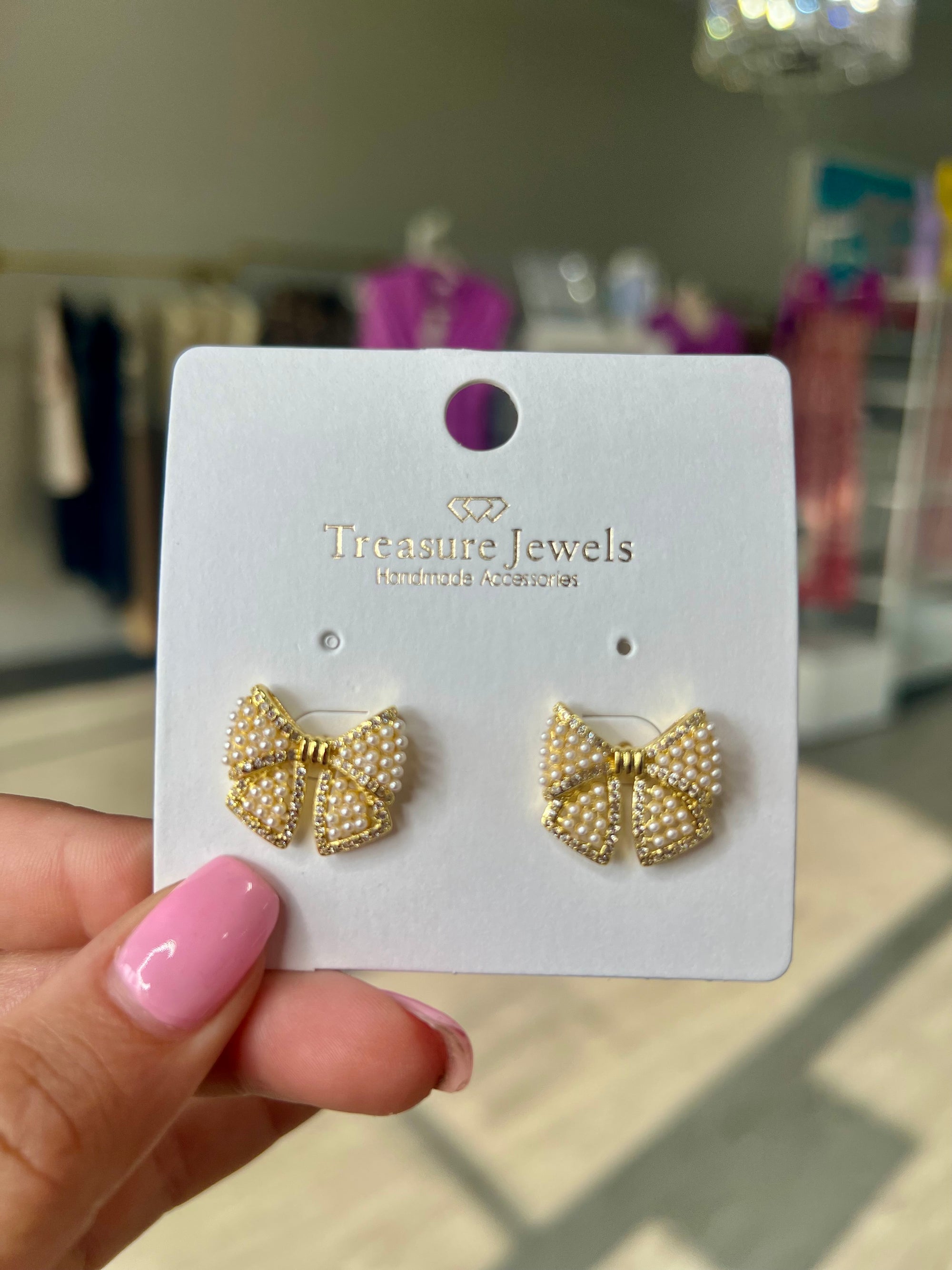 COQUETTE STUD W/PEARLS EARRINGS