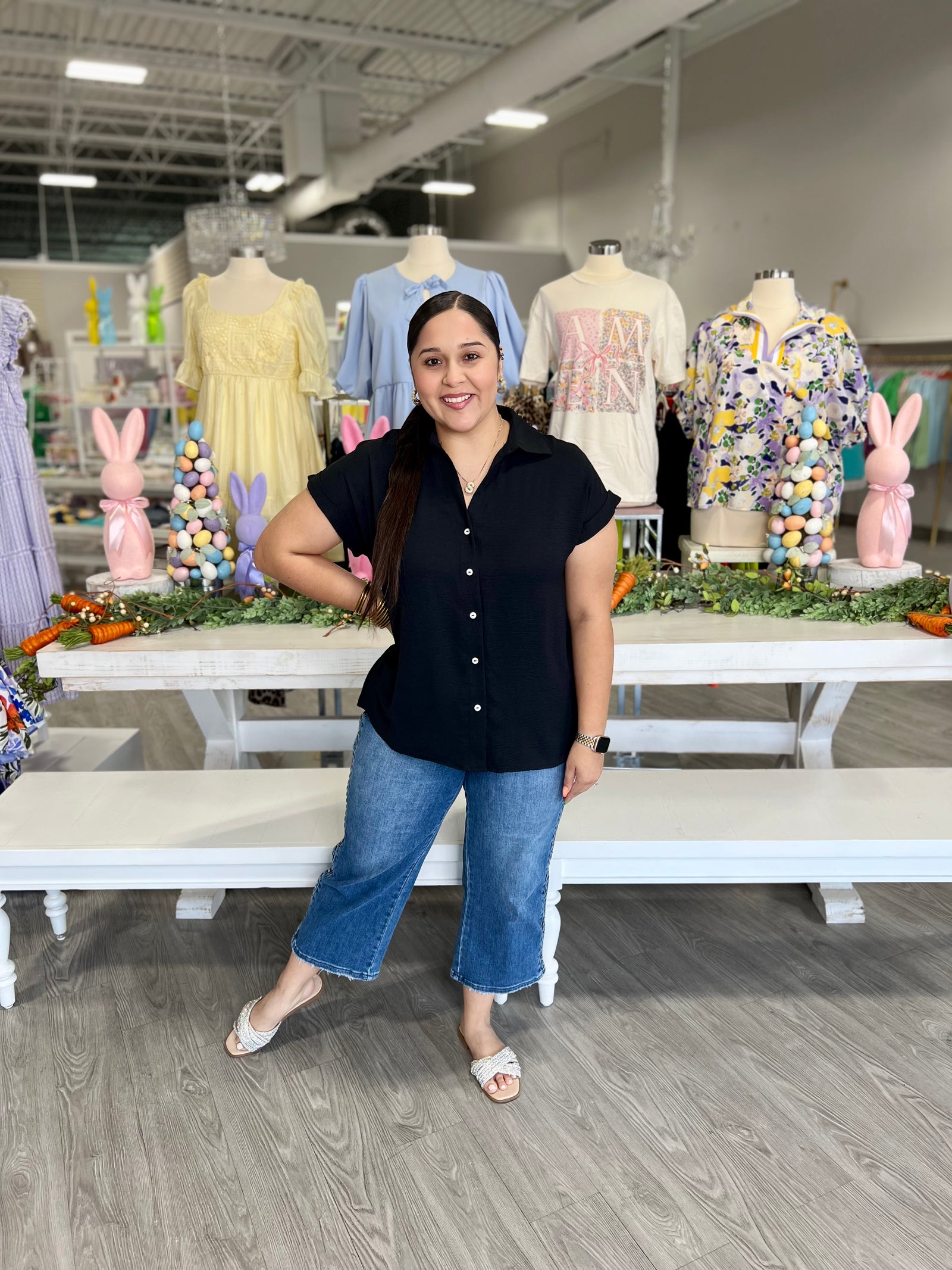 VICTORIA BLACK BUTTON TOP