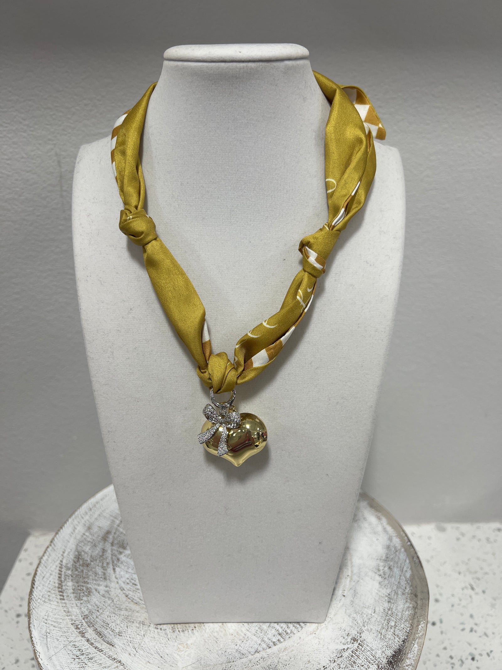 FALL CHECKARD SCARF NECKLACE