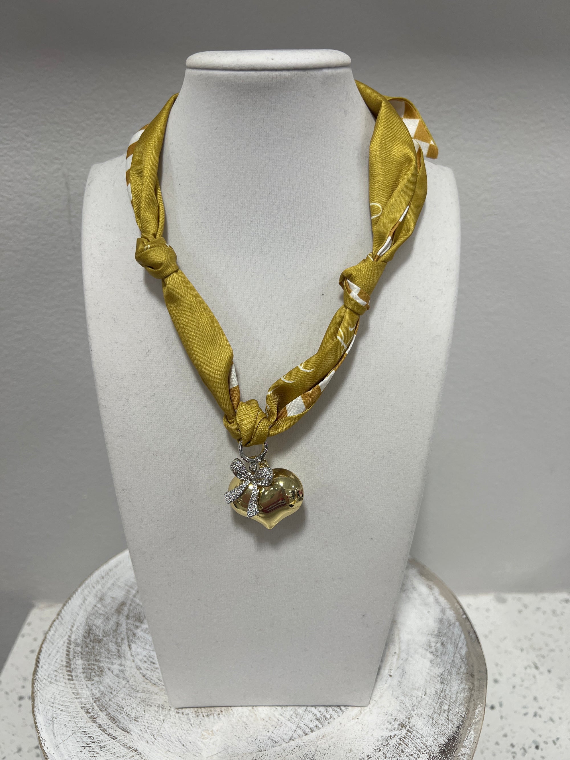 FALL CHECKARD SCARF NECKLACE