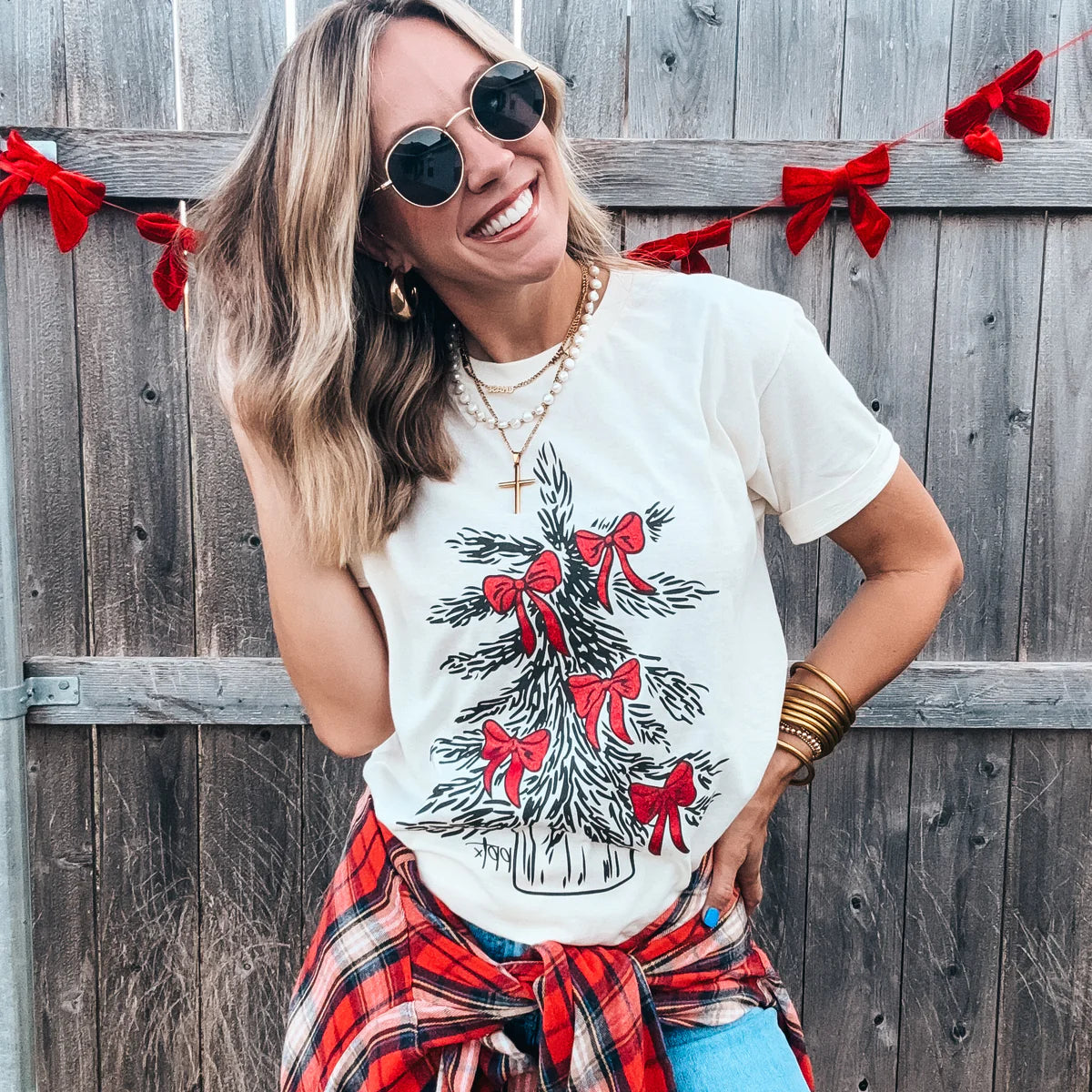 VINTAGE TREE GLITTER BOW TEE