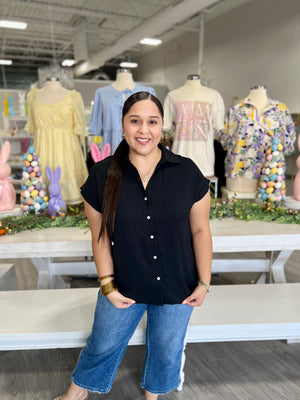 VICTORIA BLACK BUTTON TOP