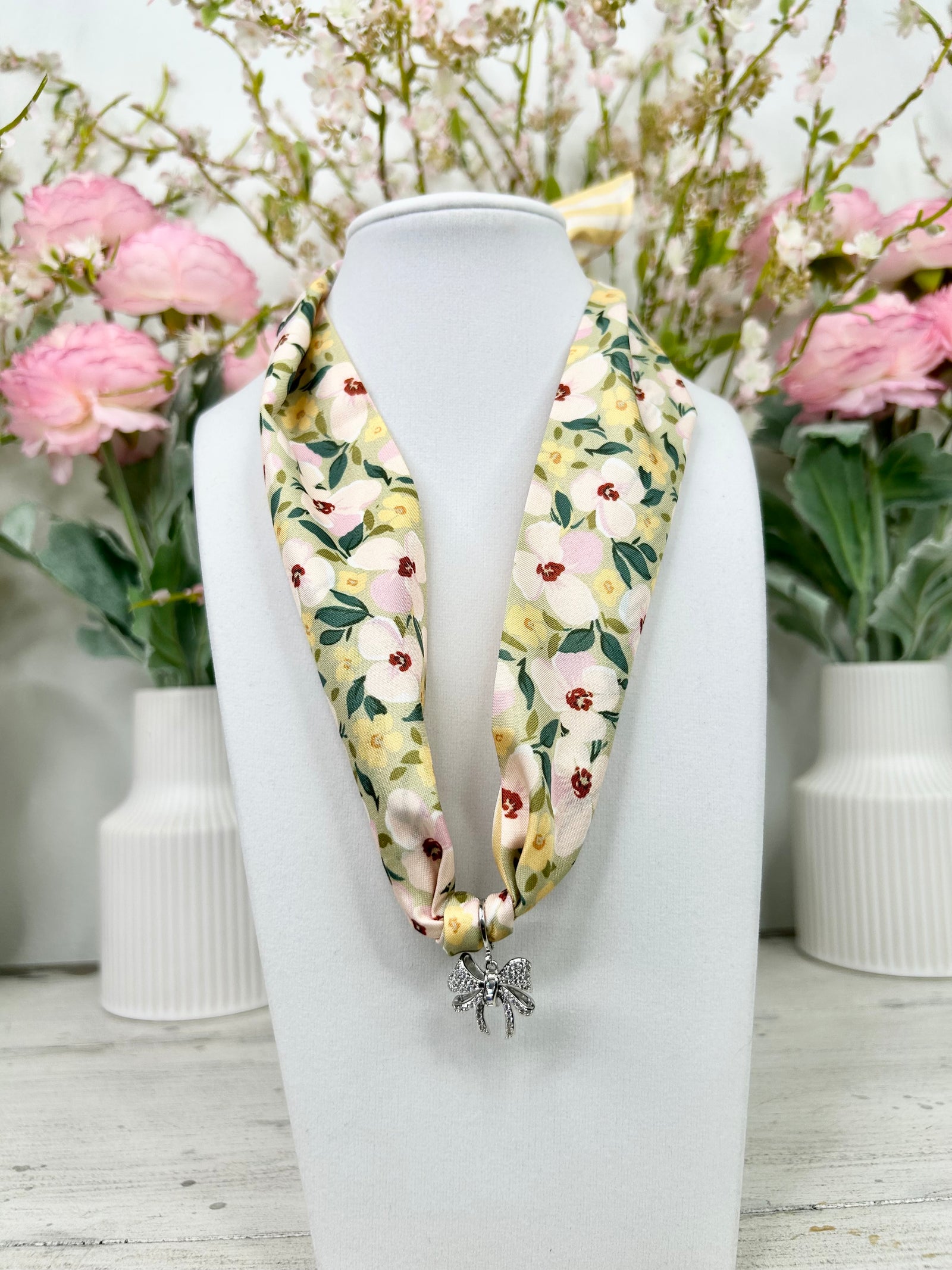 JOLLY BOW SILVER CHARM W/ SCARF