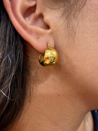 Amélie 18K Gold Non-Tarnish Classic Round Huggie Earring