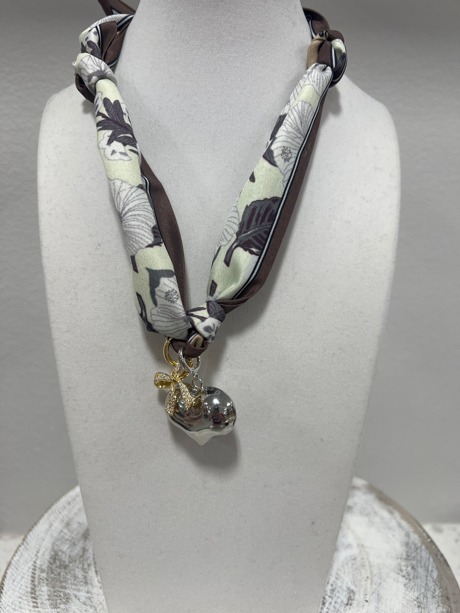 AUTUME SCARF NECKLACE