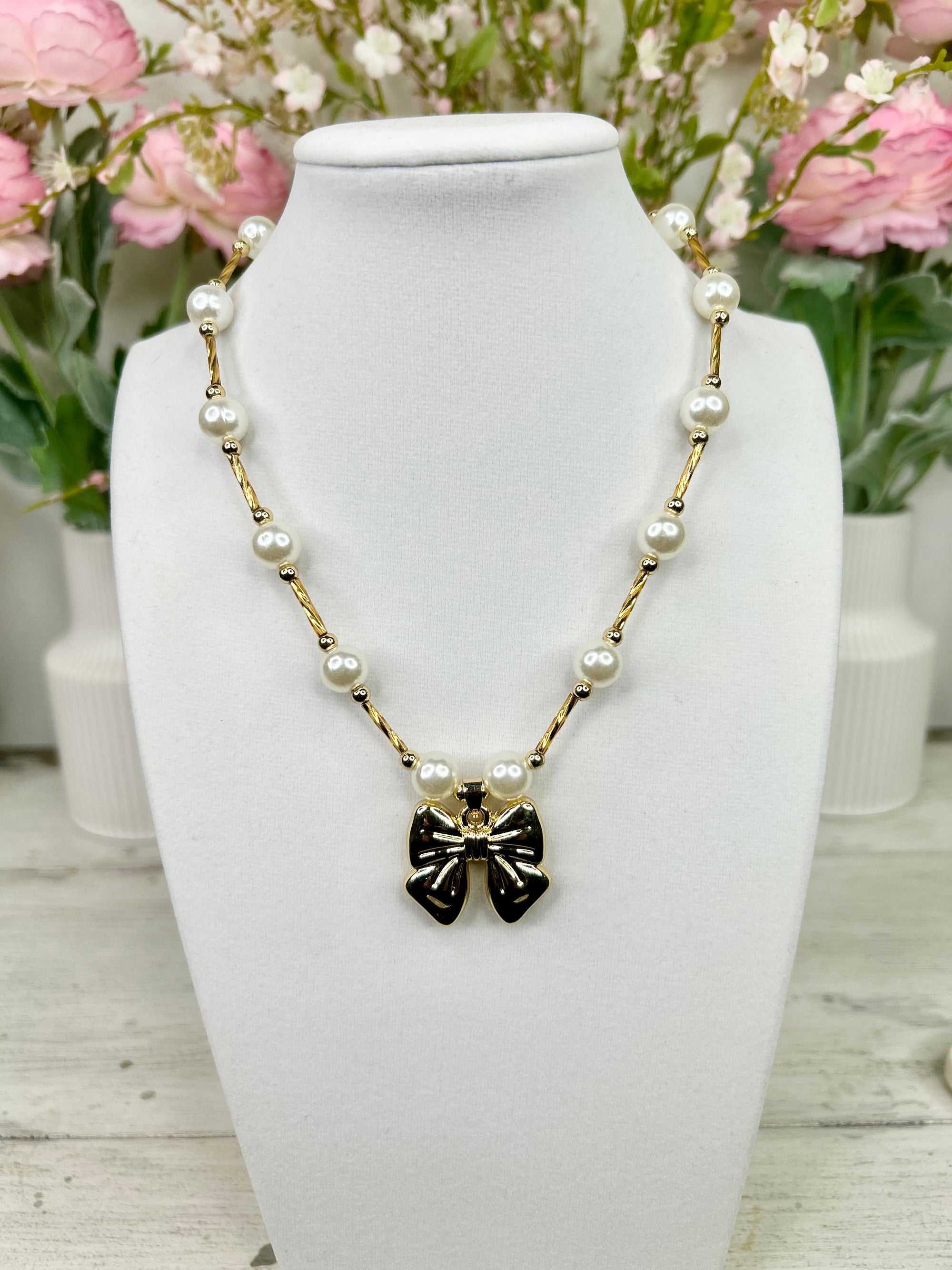 BOW PEARL NECKLACE