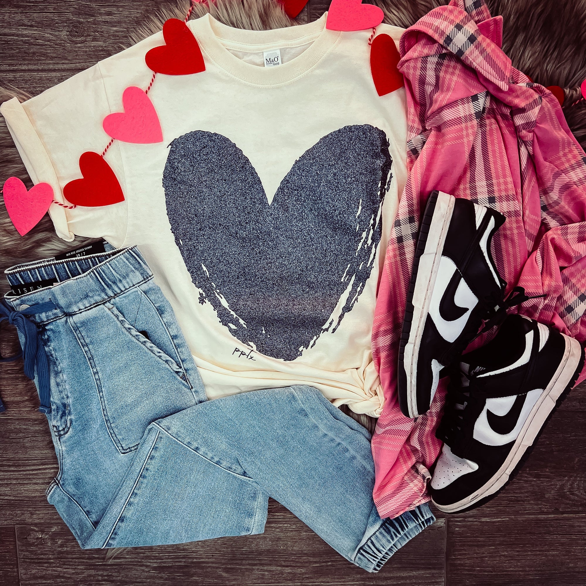 GUNMETAL GLITTER HEART TEE