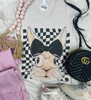 CHECKERED BUNNY GLASSES V NECK TEE