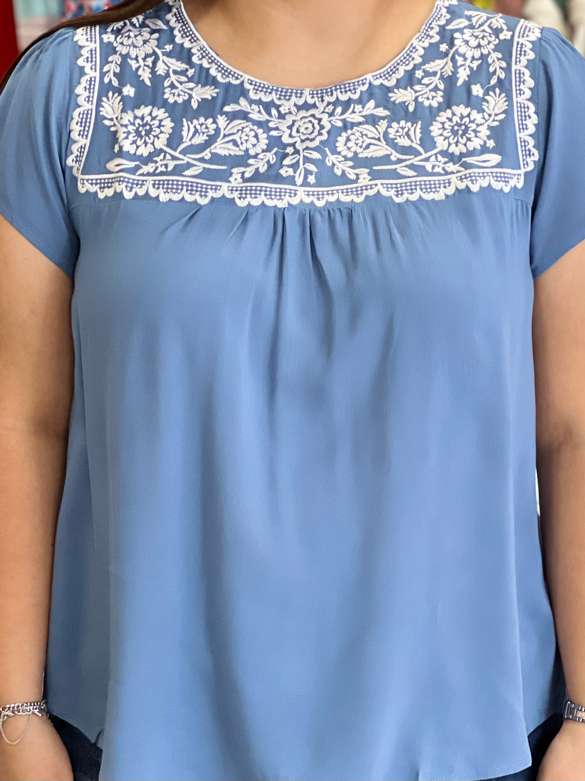 LAINEY EMBROIDER TOP