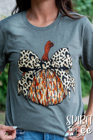 Pumpkin with Leopard Bow