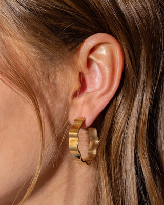 Cassie Small Hoop Earrings - Wavy Gold-Plated E-07