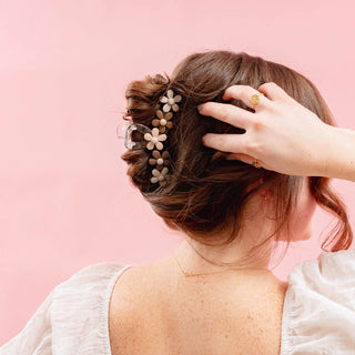 Natural-Daisy Claw Clip