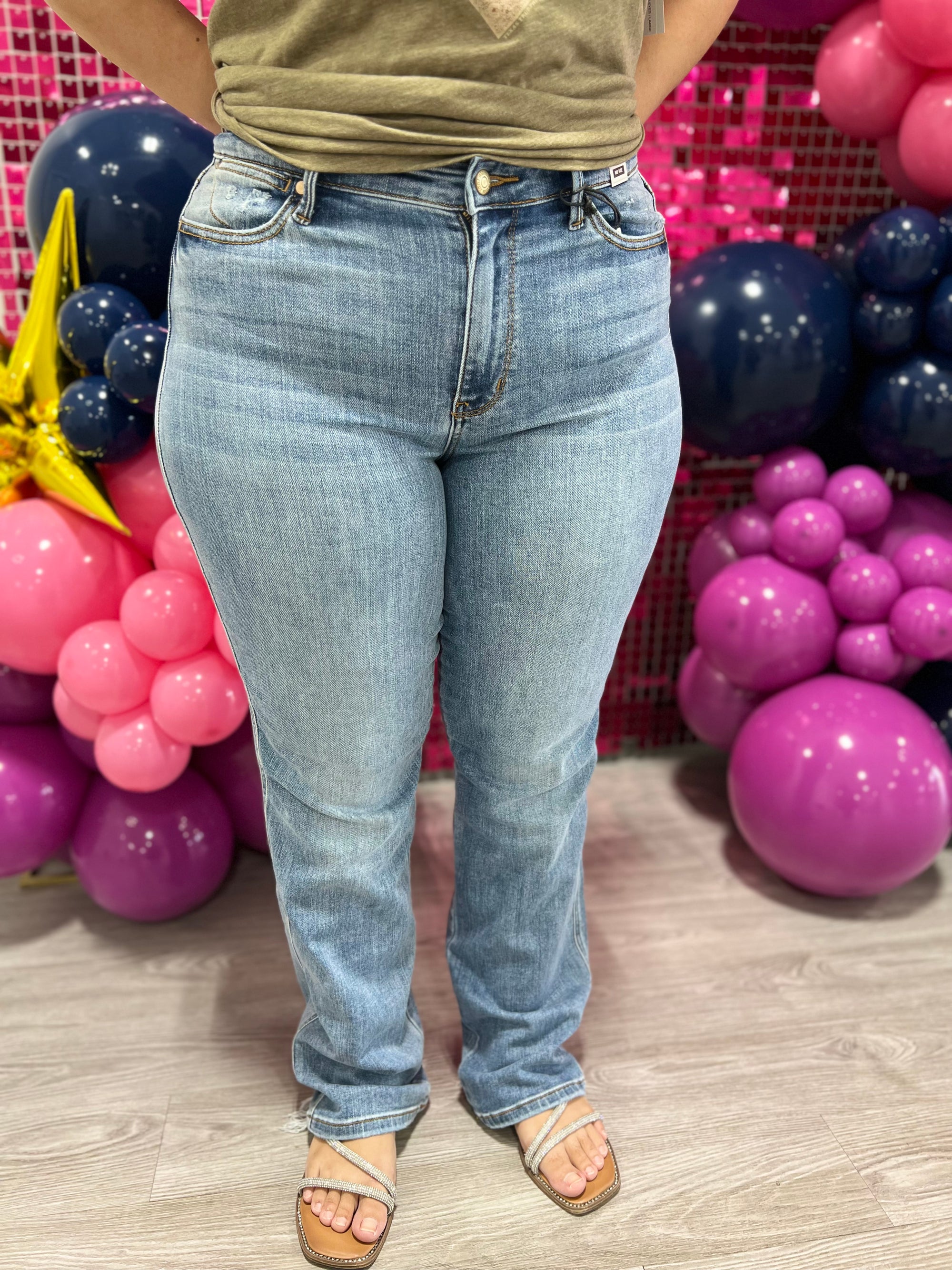KIMMY NON RIPPED MID RISE DAD JEAN