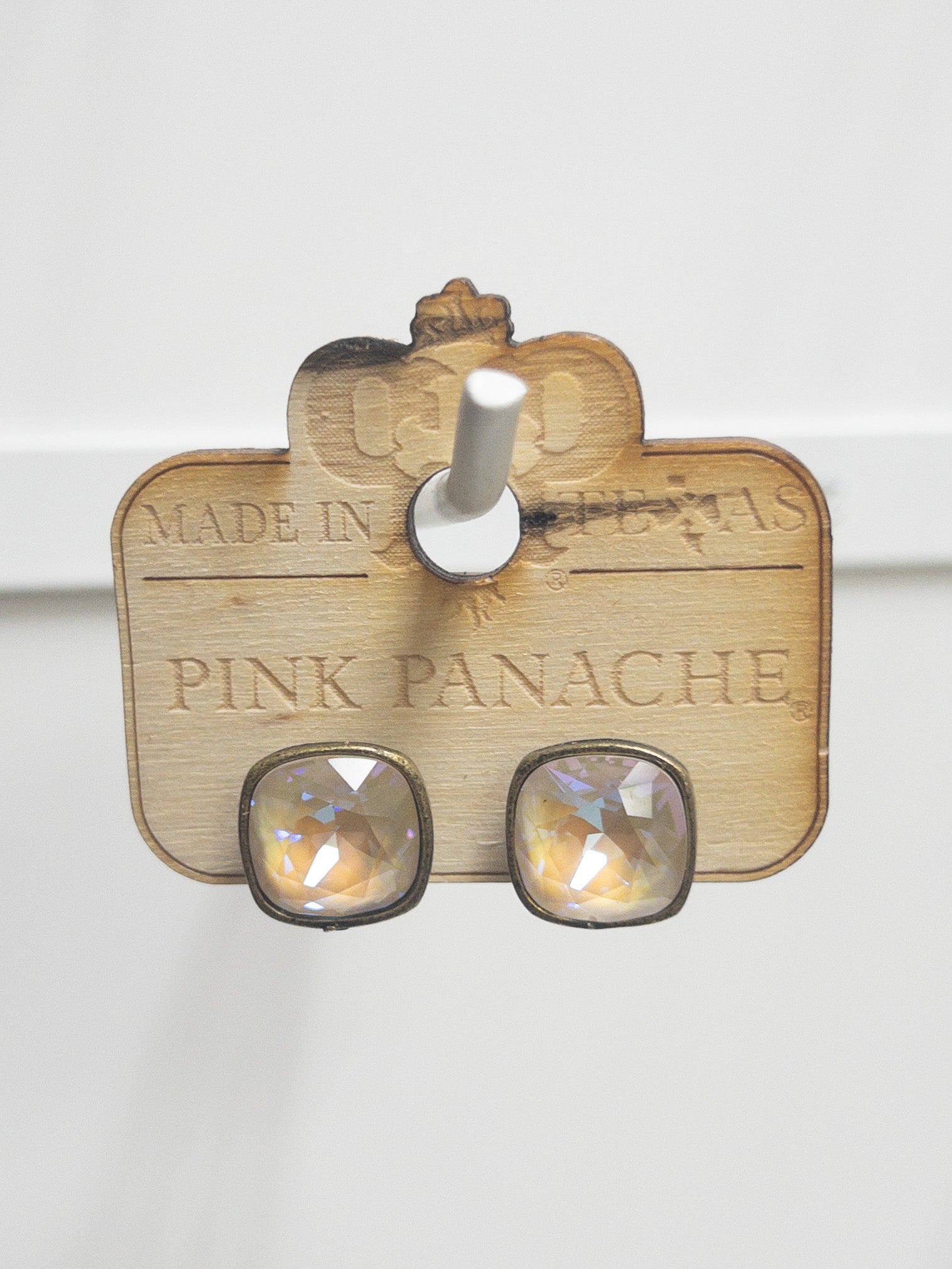 69 IVORY CREME DELITE 12MM STUD