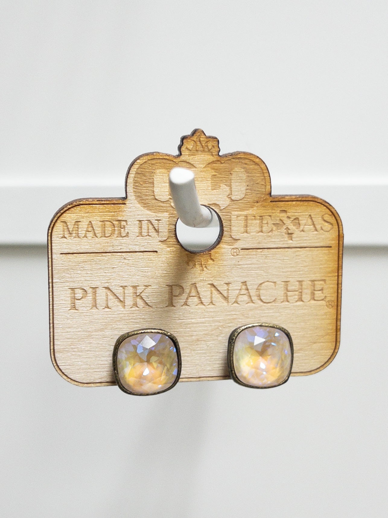 68 IVORY CREME DELITE 10MM STUD