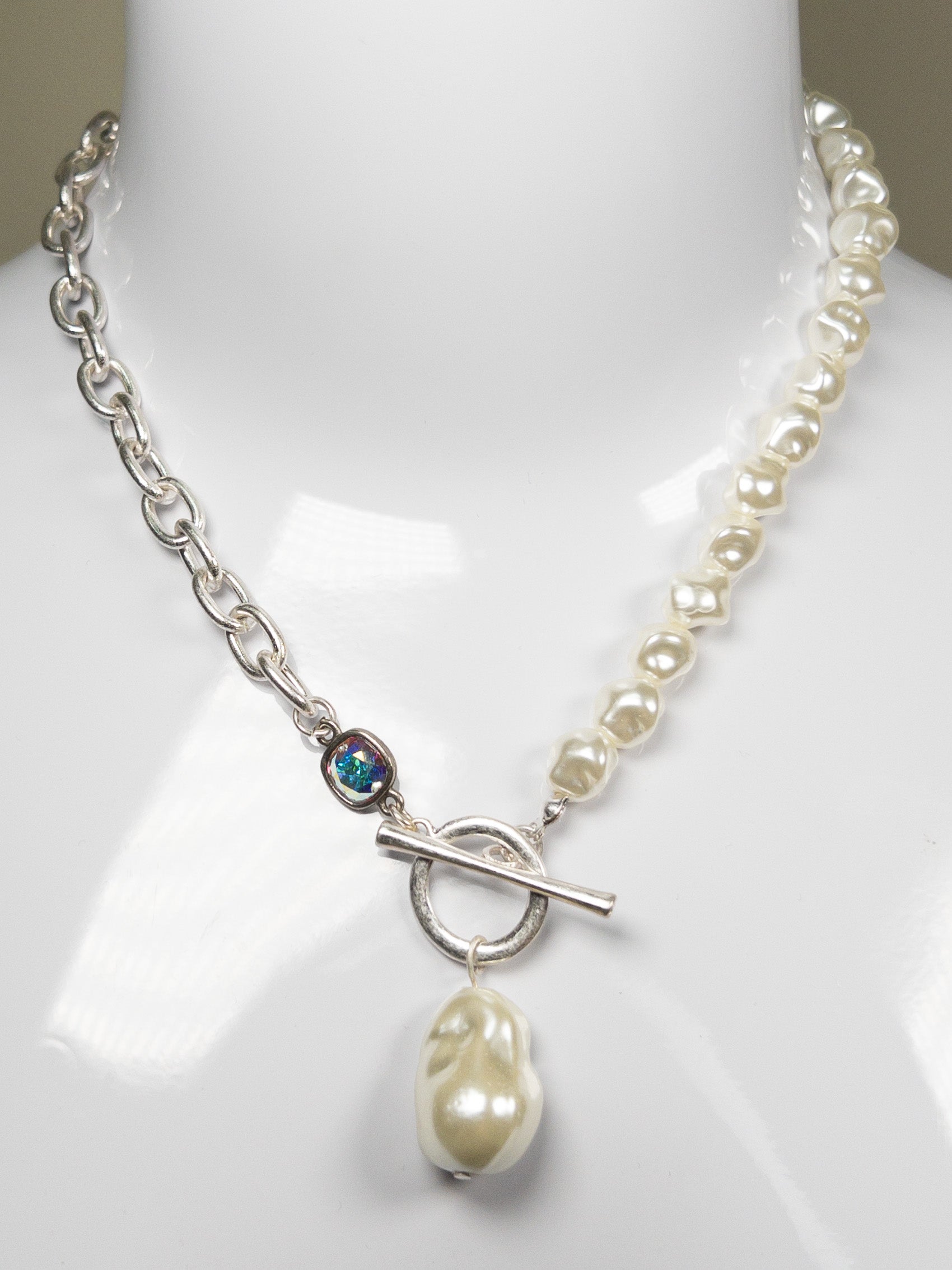 98 SPLIT PEARL FRONT CLASP NECKLACE