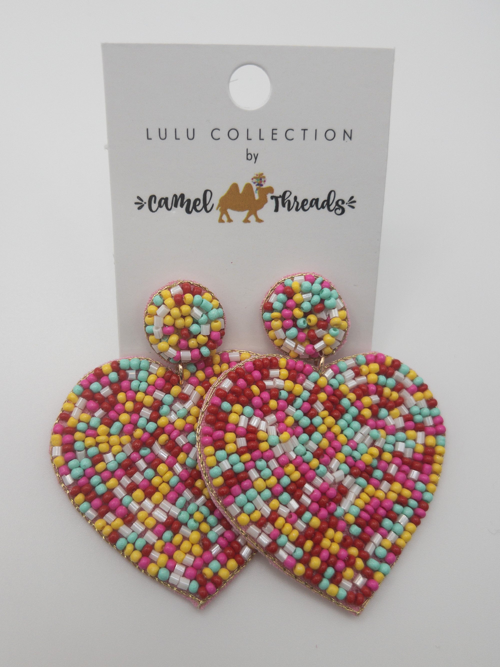 POST BEAD HEART CAMEL THREAD EARRINGS