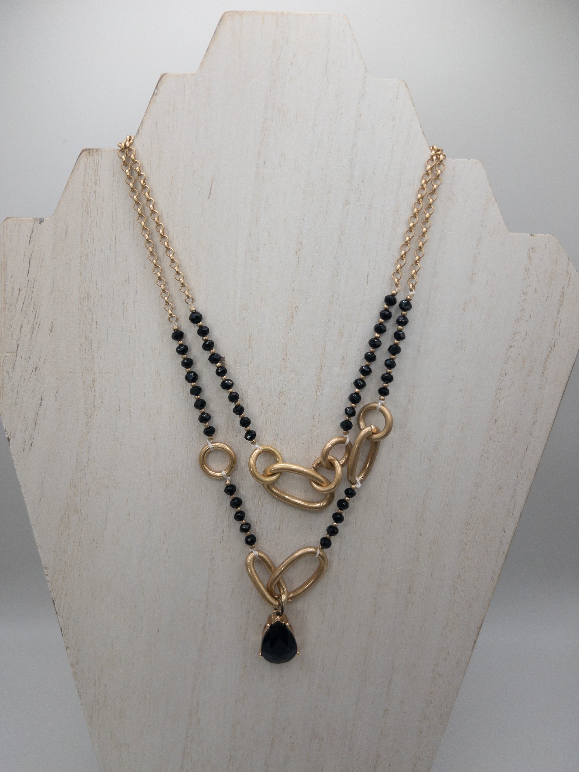 BLACK PINK PANACHE LAYERED NECKLACE