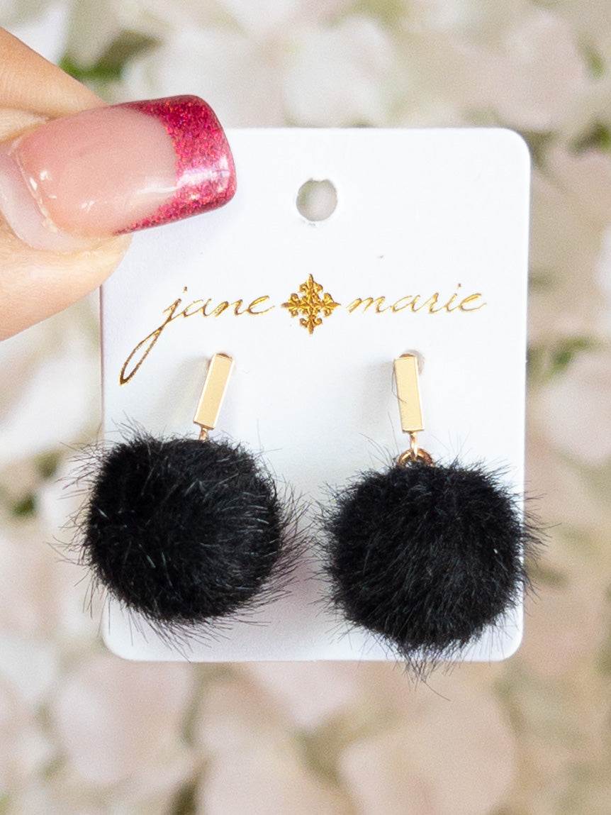 JANE MARIE GOLD BAR POST WITH JET FUR POM