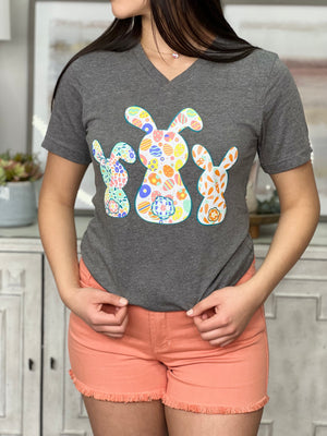 THREE BUNNIES V NECK TEE