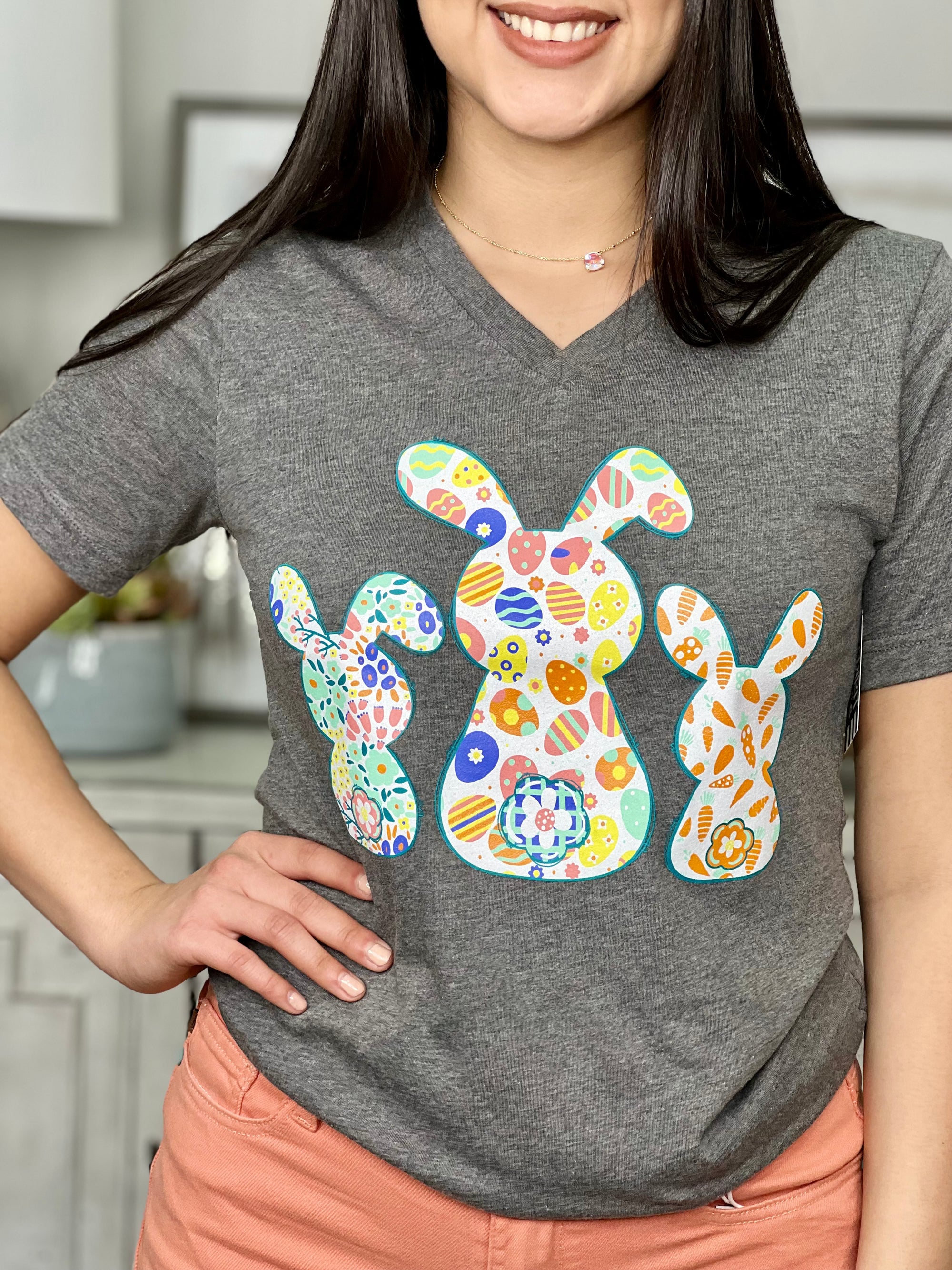 THREE BUNNIES V NECK TEE