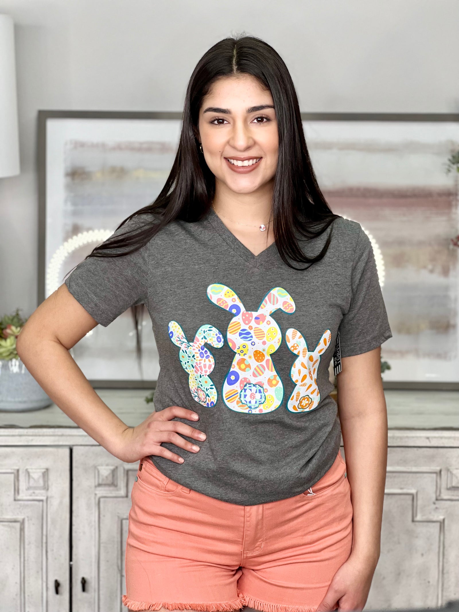 THREE BUNNIES V NECK TEE