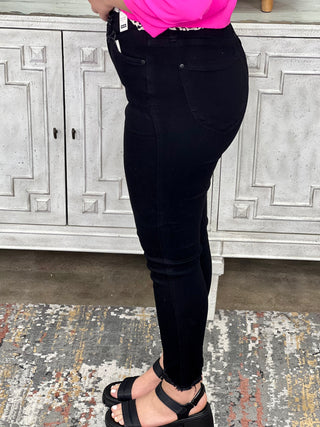 ROBBIE BLACK HIGH WAISTED JUDY BLUE JEANS