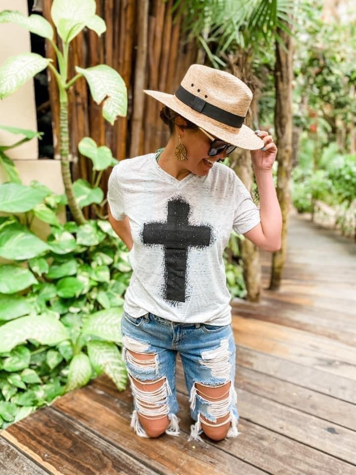 CROSS V NECK TEE