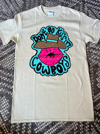 DONT GO KISSIN COWBOYS TEE