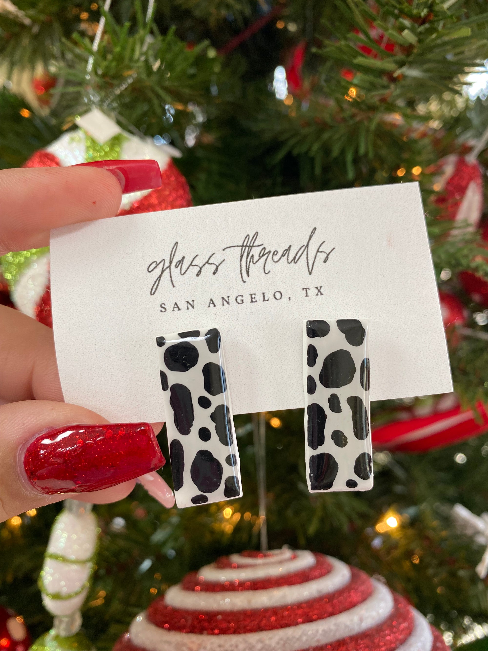 GLASS THREAD CLAY COW STUDS