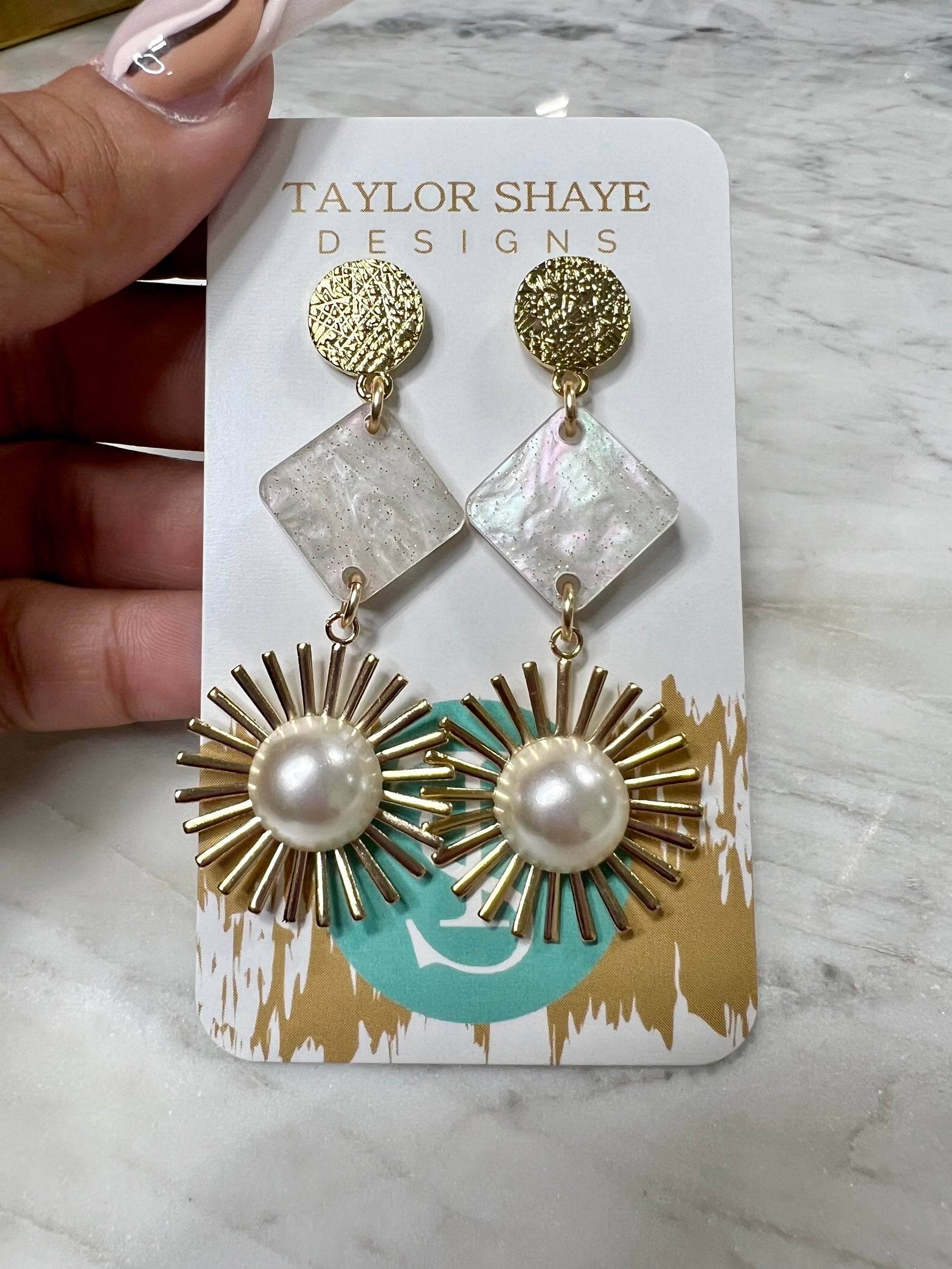 TAYLOR SHAYE ACRYLIC DIAMOND STARBURST DROPS