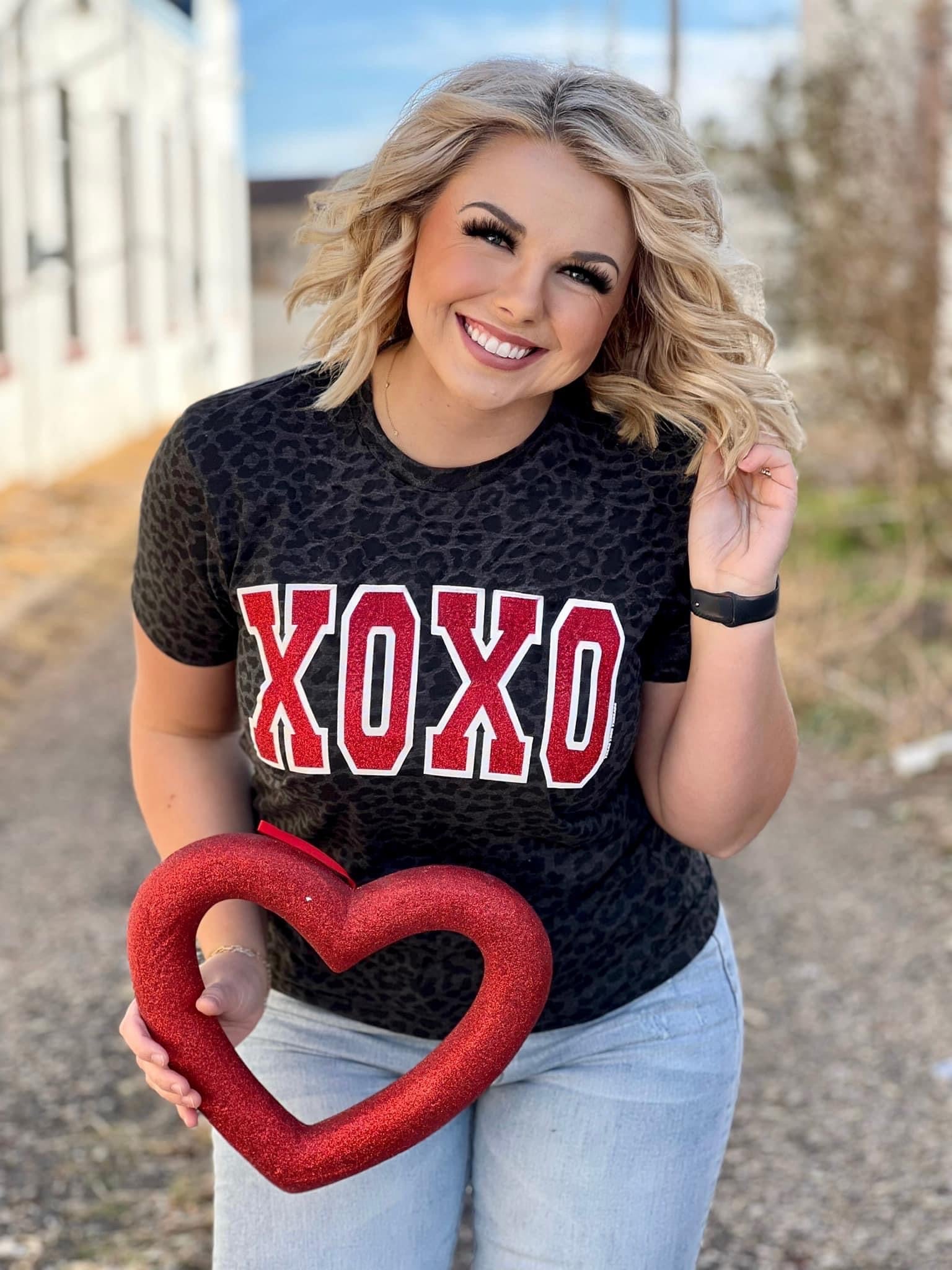 XOXO RED GLITTER LEOPARD TEE