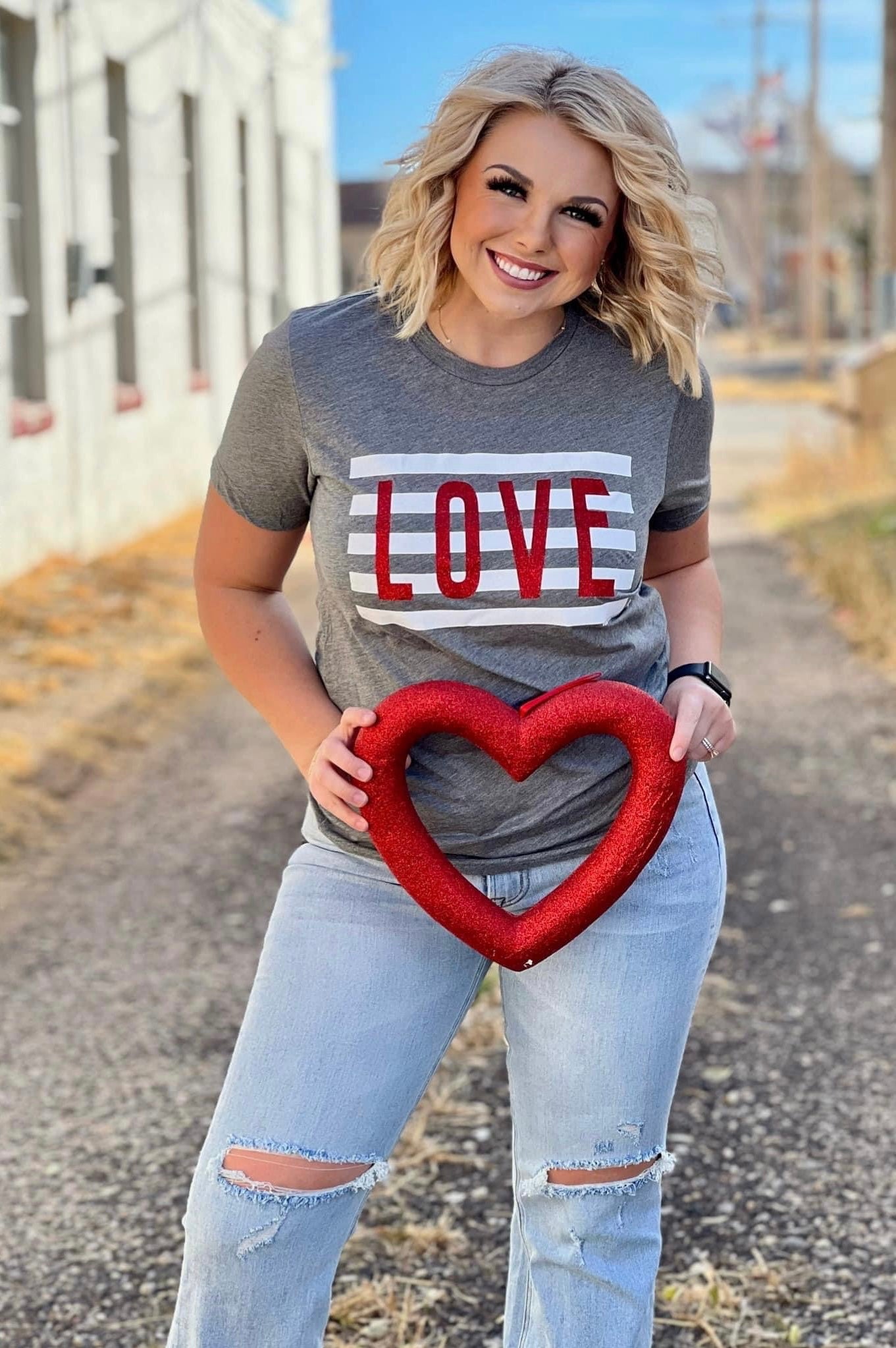 LOVE IN RED GLITTER V NECK TEE