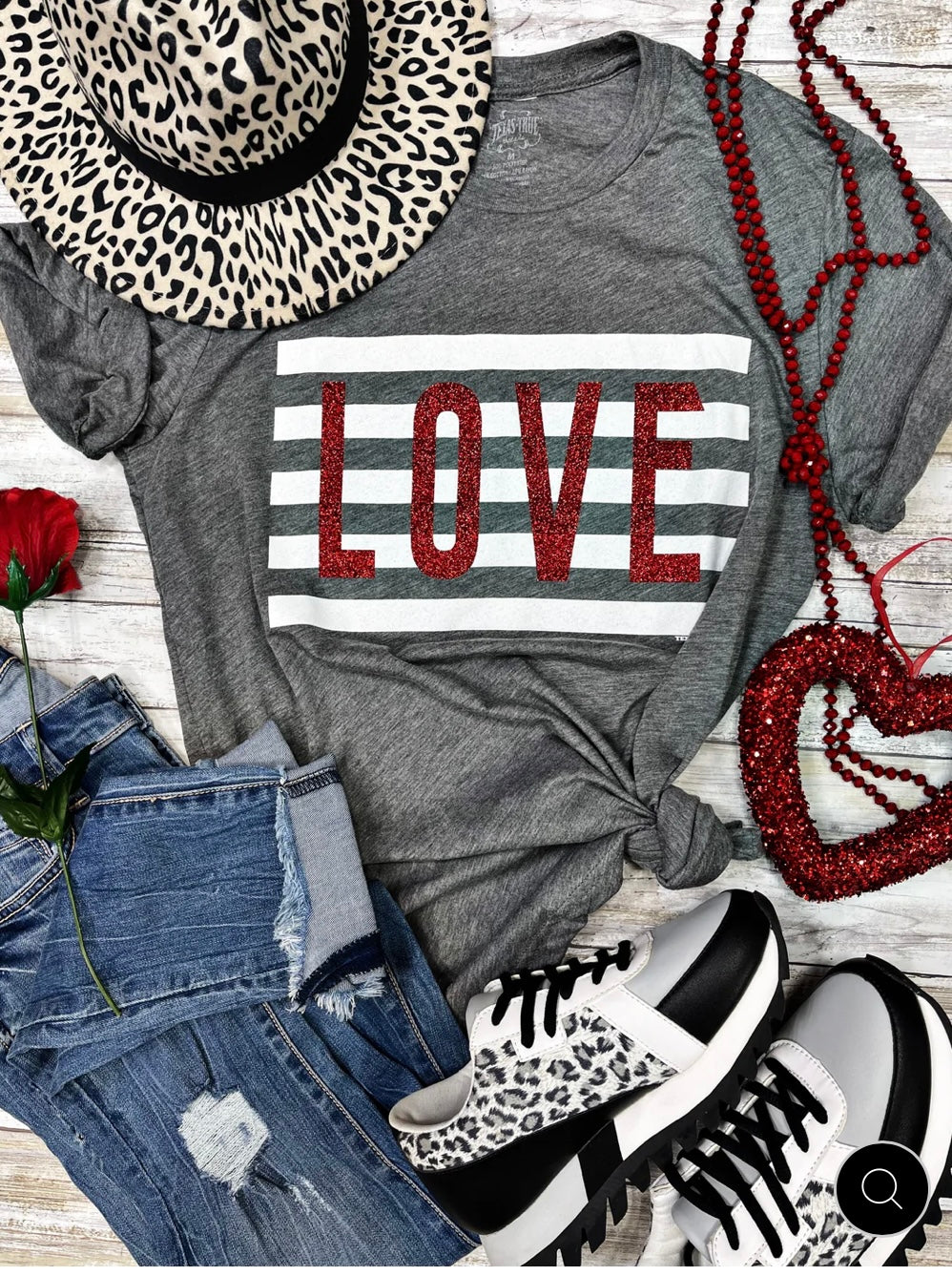 LOVE IN RED GLITTER V NECK TEE