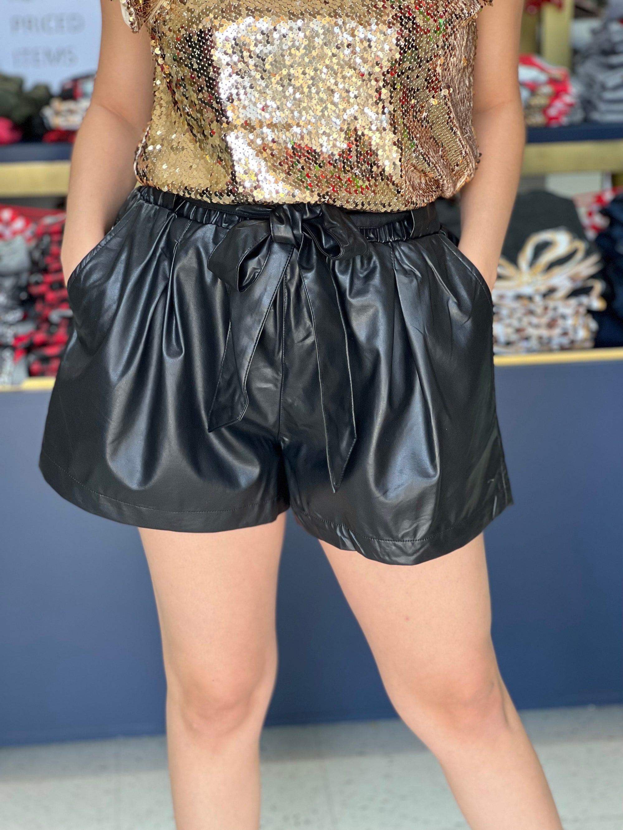 ZEUZ PLEATHER SHORTS