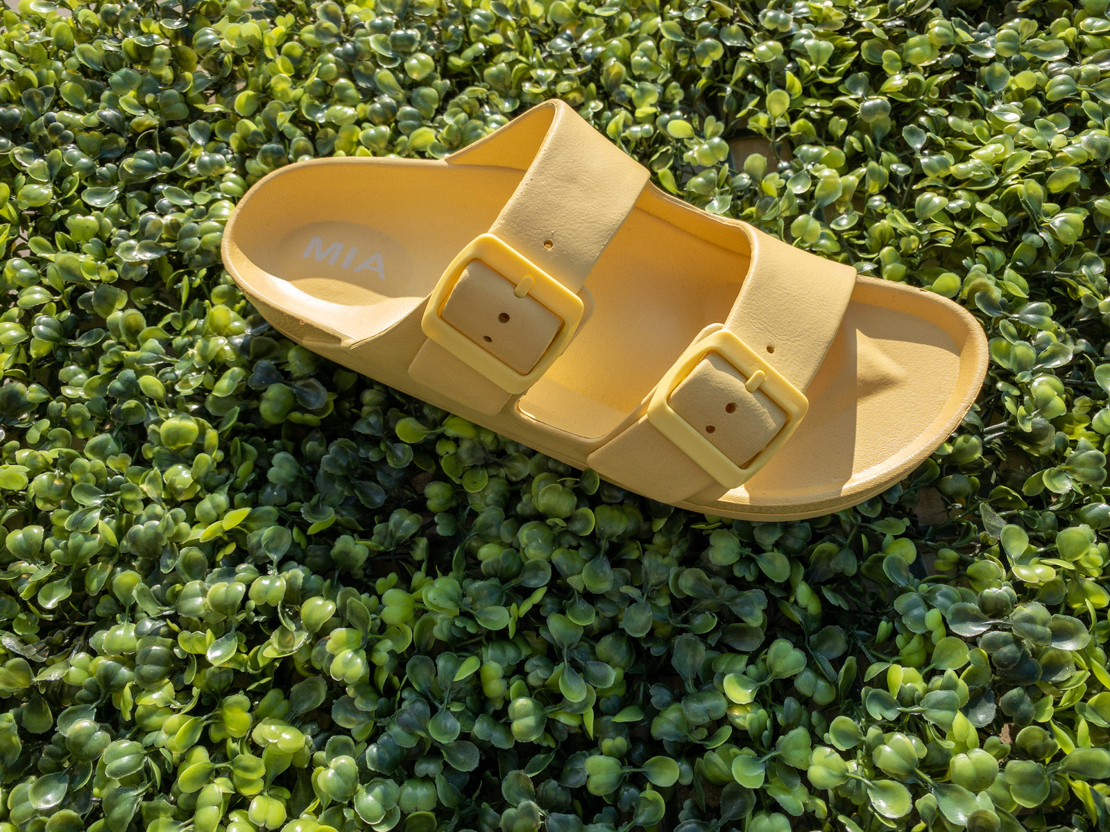 YELLOW MIA SLIDES
