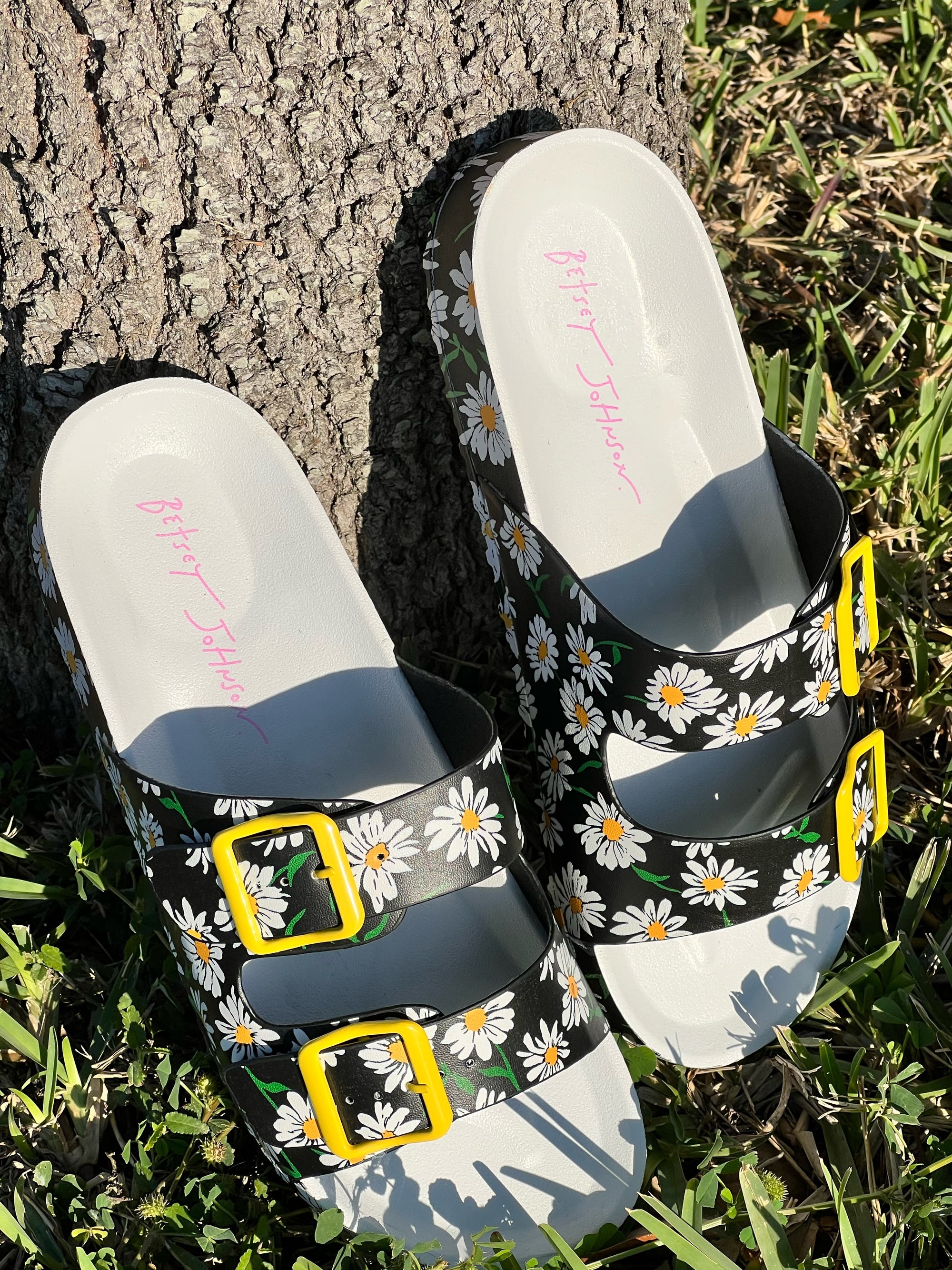 BETSEY JOHNSON DAISY SANDALS