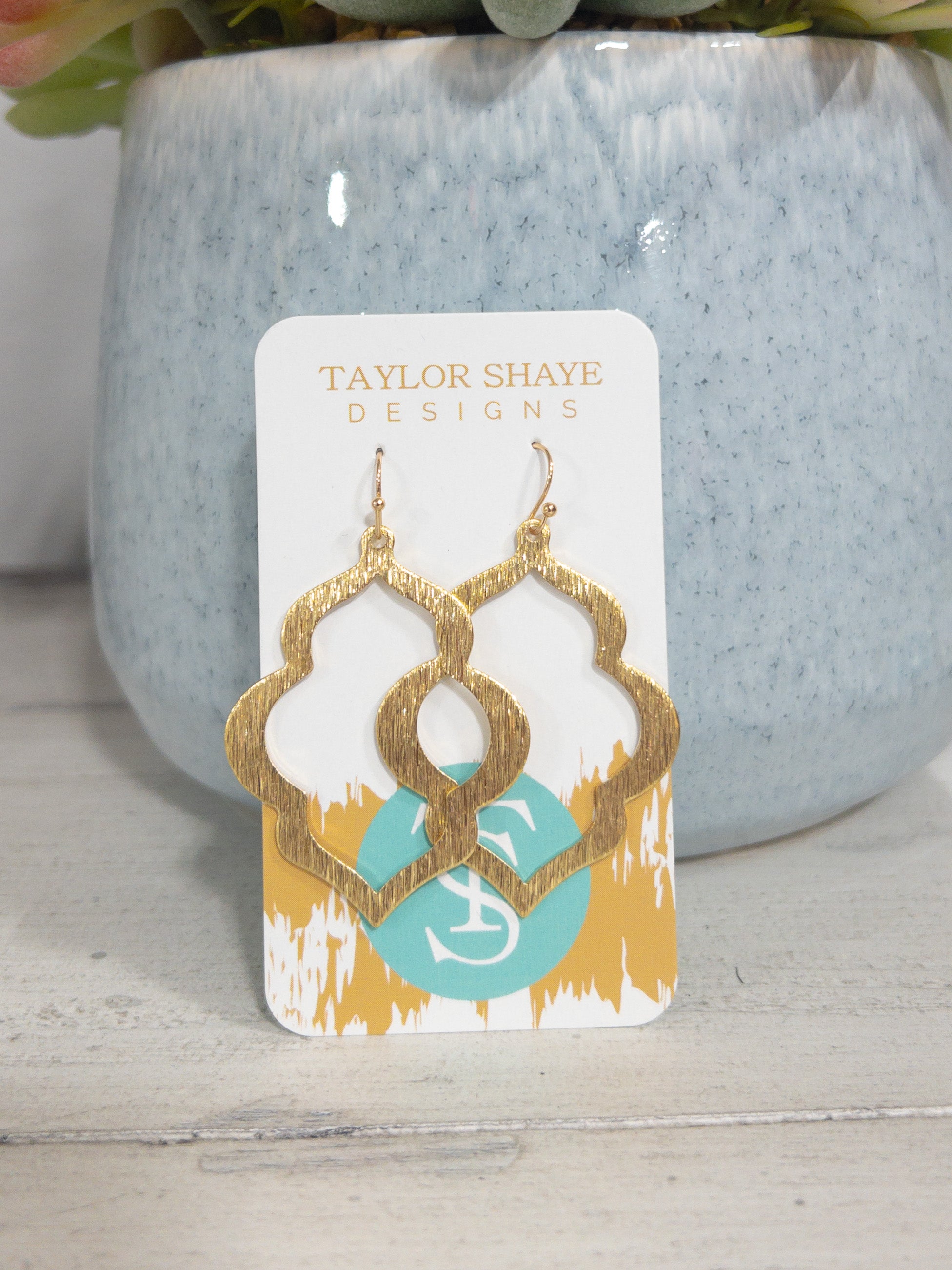 TAYLOR SHAYE GOLD EVERYDAY HOOP