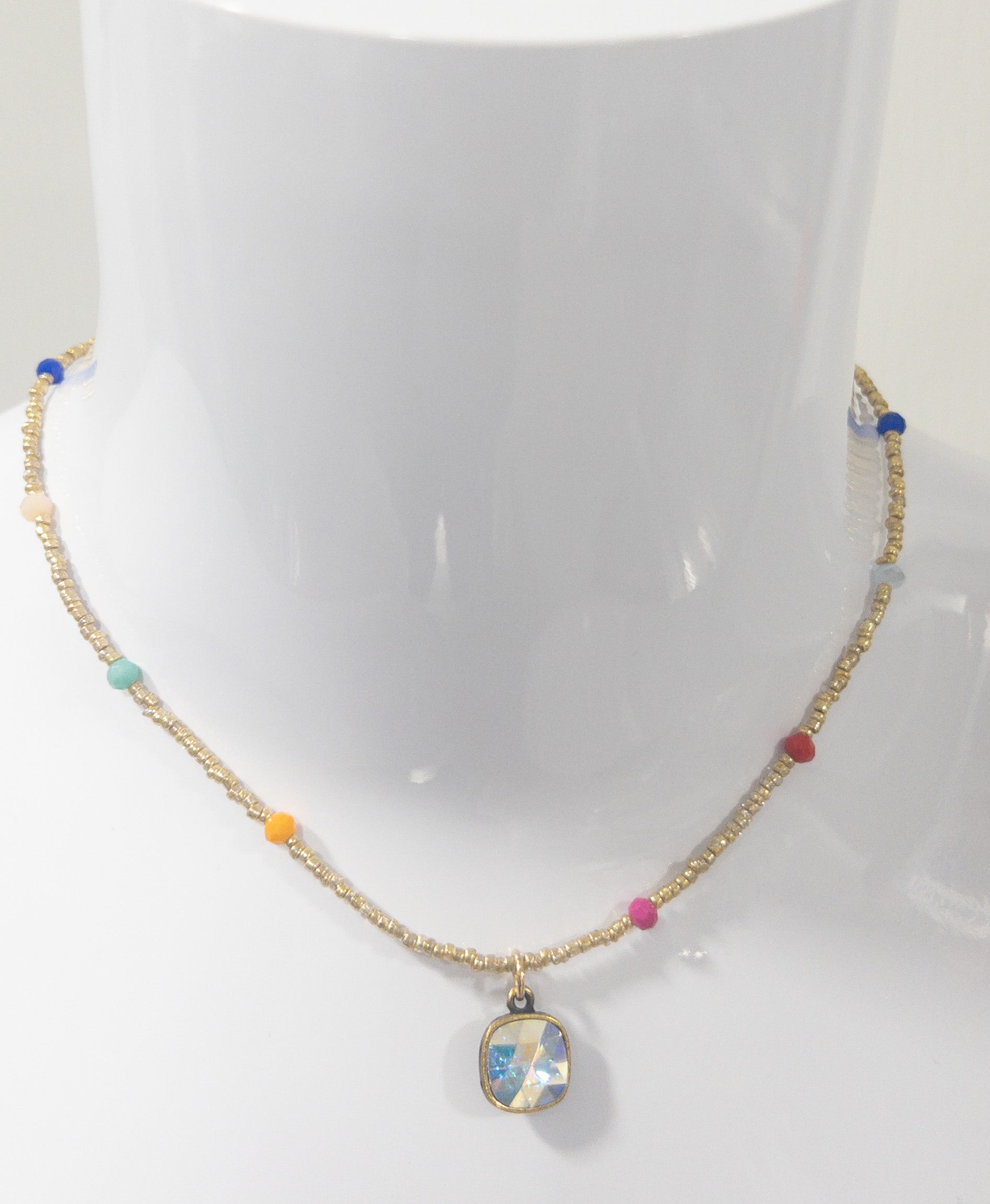 IRIDESC GEM NECKLACE WITH COLORED ACCENTS PP